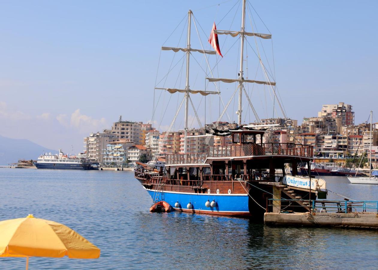 Luxury Seafront Apartments Sarandë Esterno foto