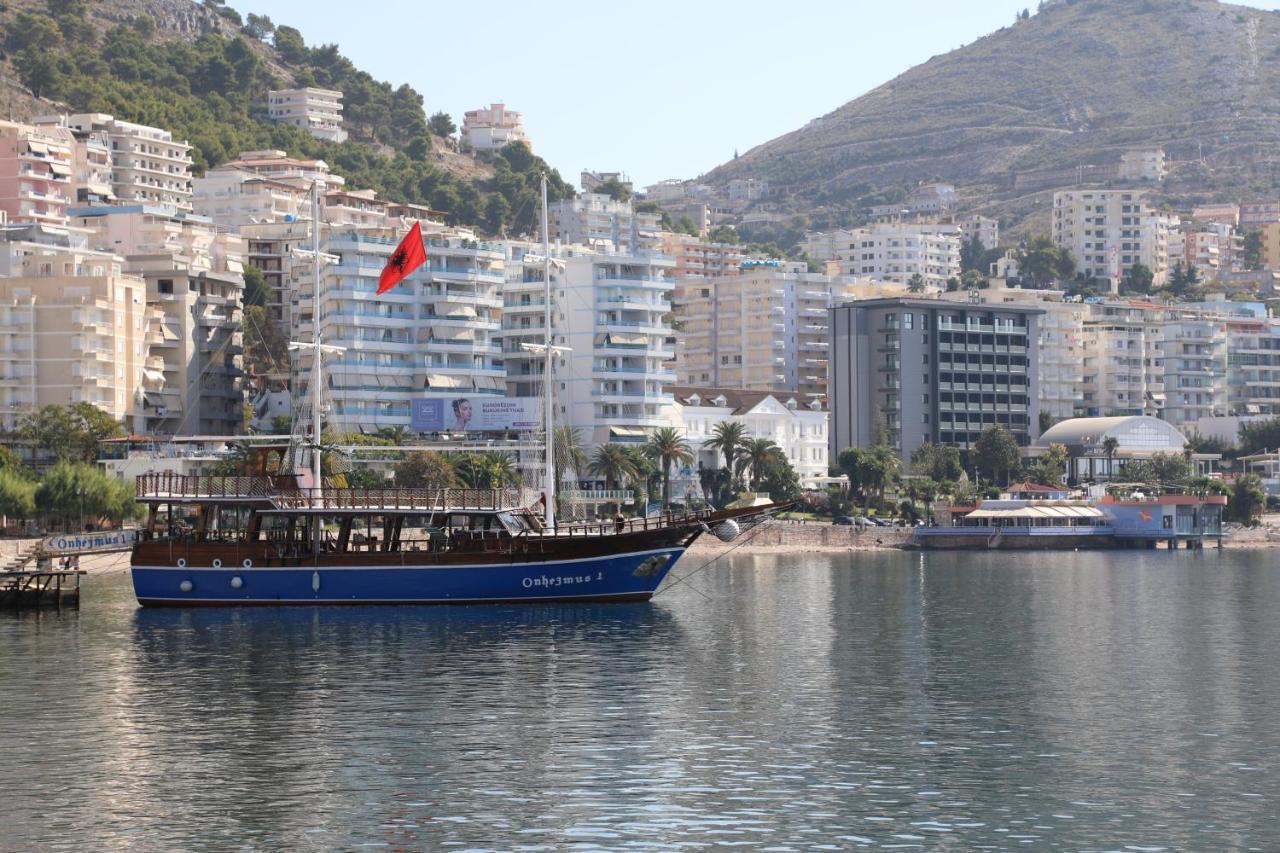 Luxury Seafront Apartments Sarandë Esterno foto