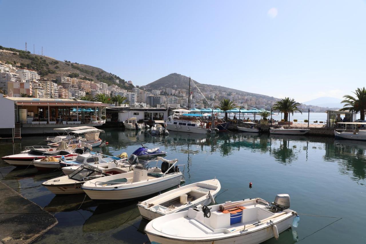 Luxury Seafront Apartments Sarandë Esterno foto