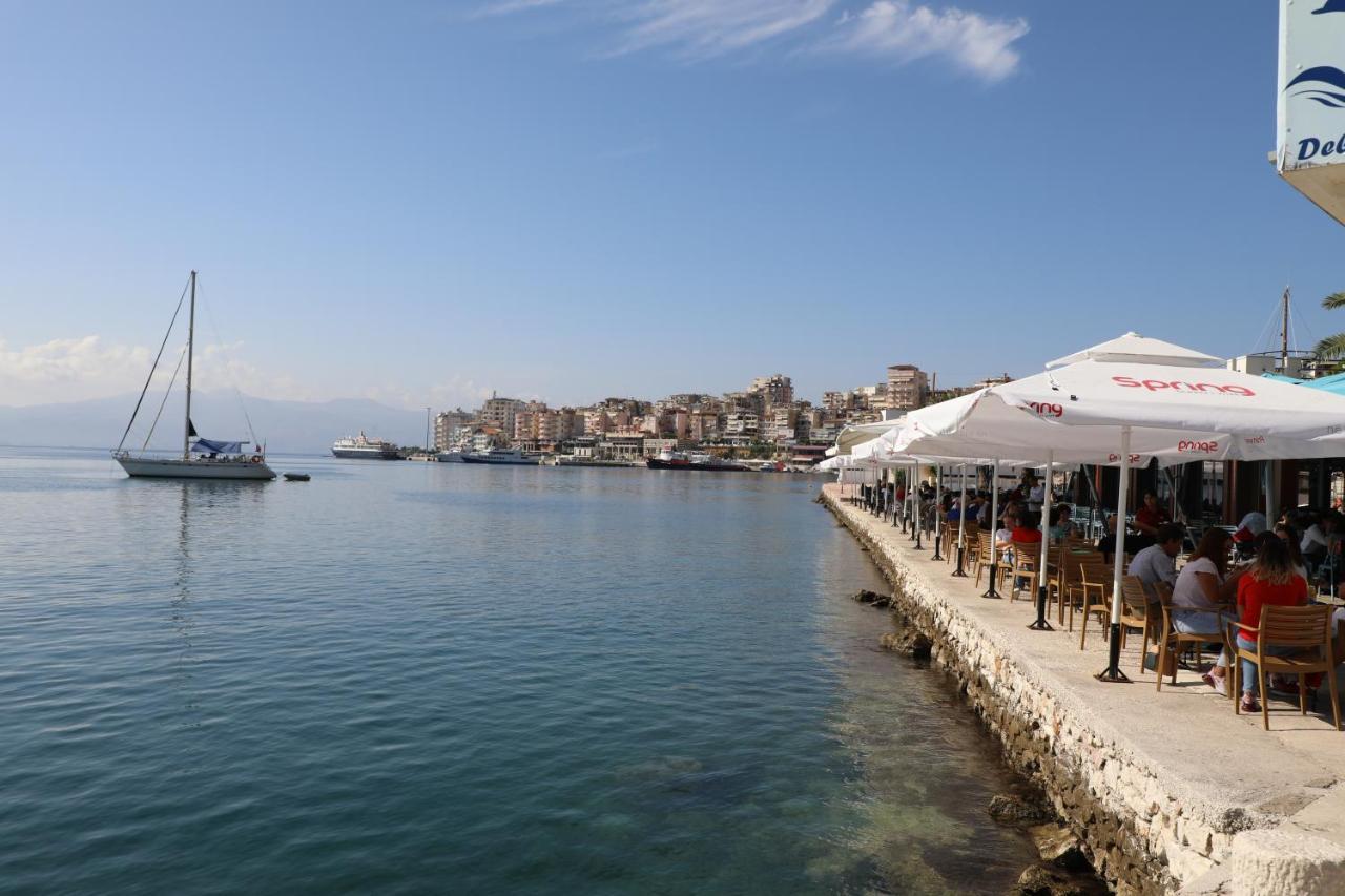 Luxury Seafront Apartments Sarandë Esterno foto