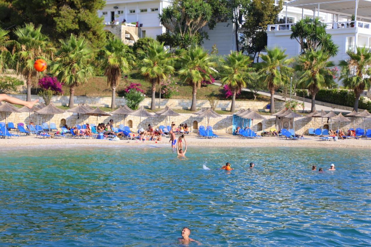 Luxury Seafront Apartments Sarandë Esterno foto