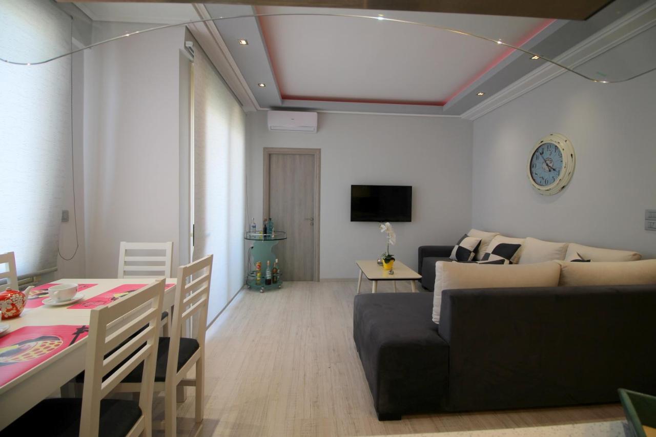 Luxury Seafront Apartments Sarandë Esterno foto