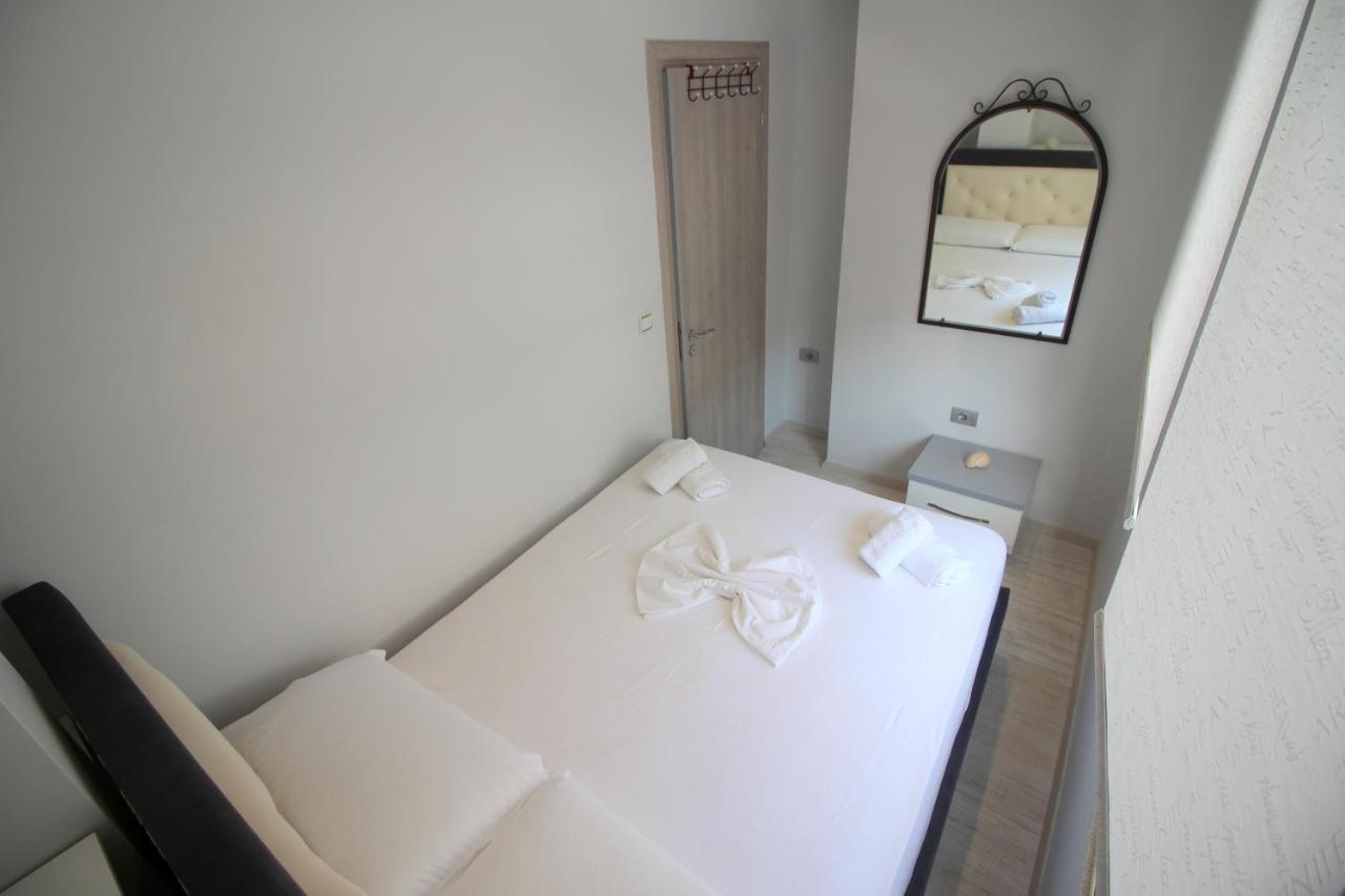 Luxury Seafront Apartments Sarandë Esterno foto
