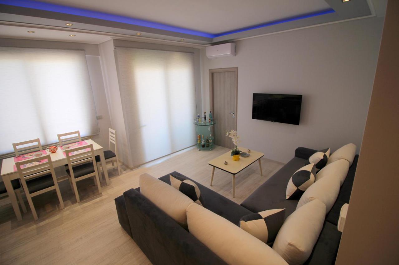 Luxury Seafront Apartments Sarandë Esterno foto
