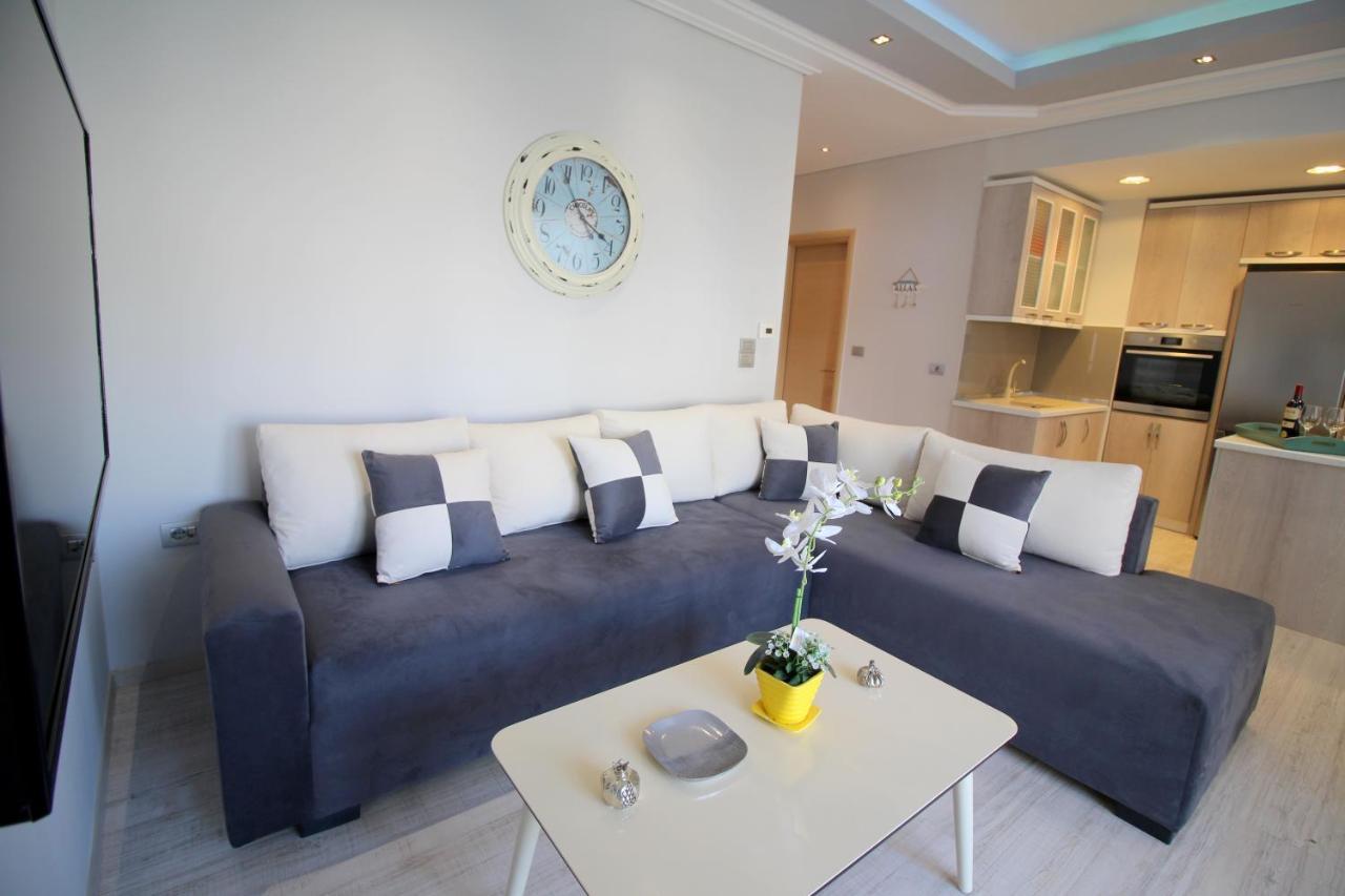 Luxury Seafront Apartments Sarandë Esterno foto