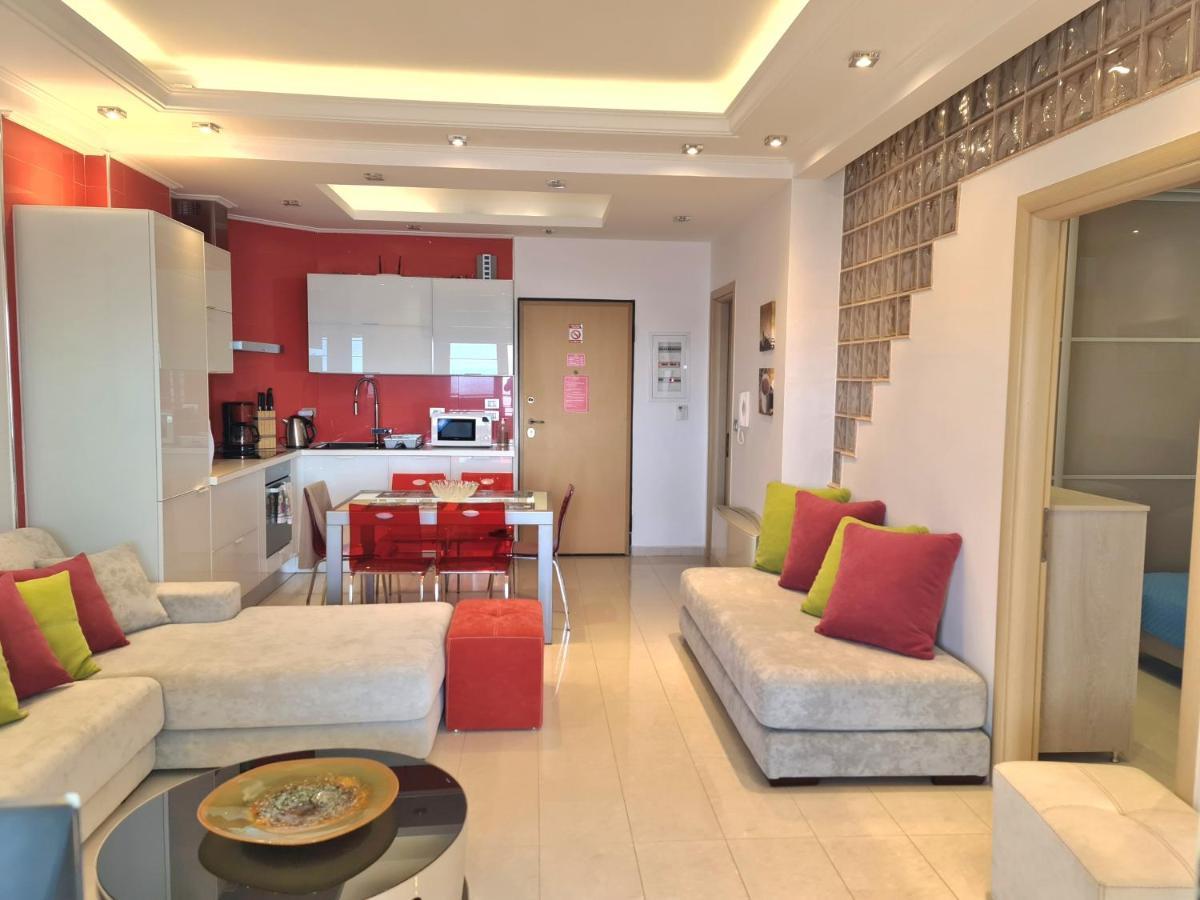 Luxury Seafront Apartments Sarandë Esterno foto
