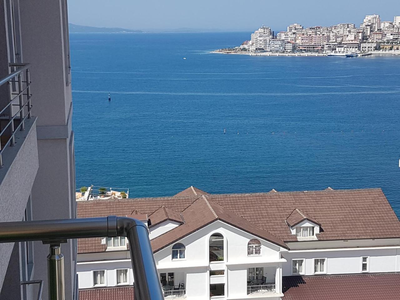 Luxury Seafront Apartments Sarandë Esterno foto