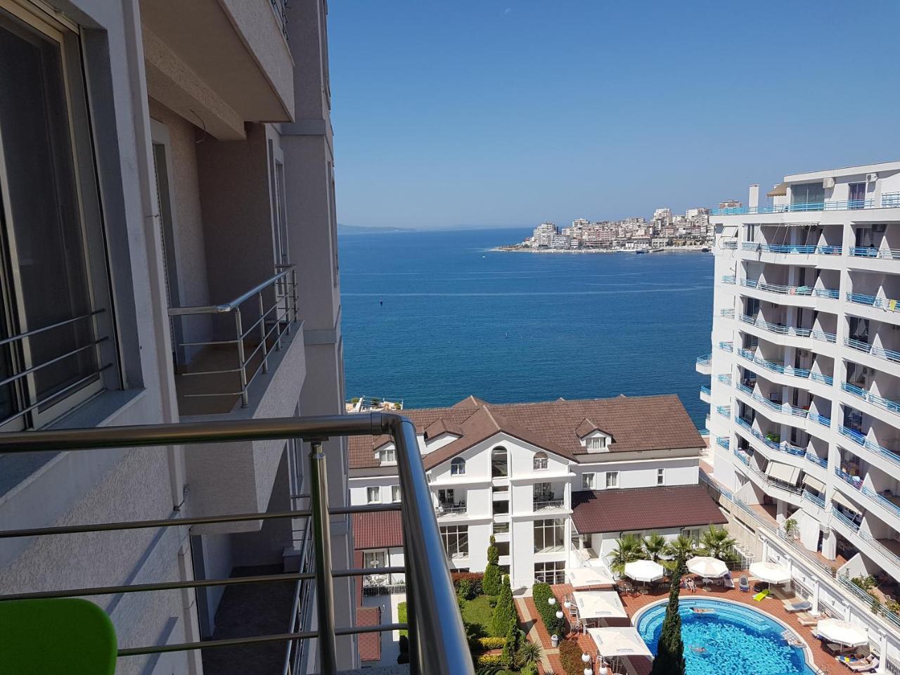 Luxury Seafront Apartments Sarandë Esterno foto