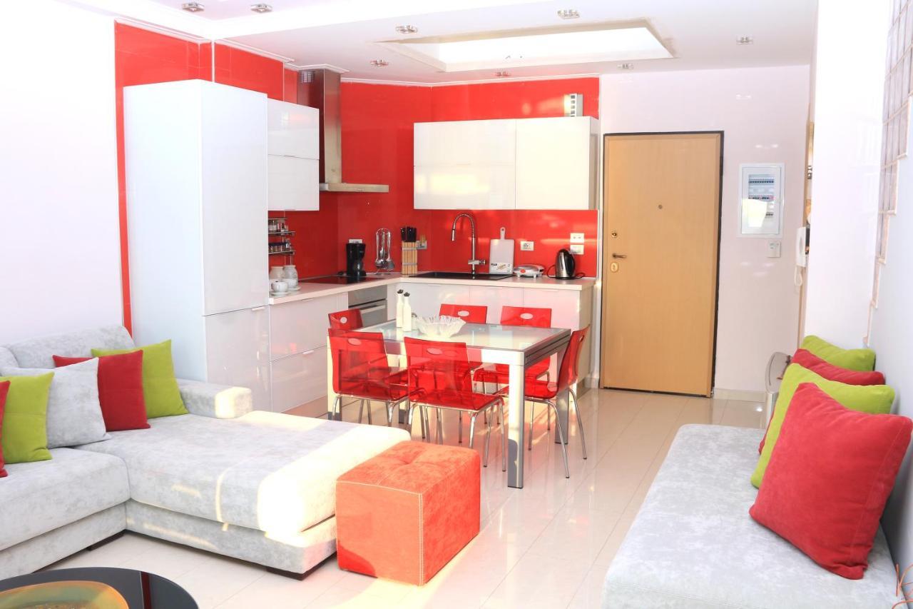 Luxury Seafront Apartments Sarandë Esterno foto